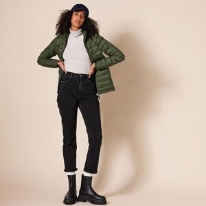 Amazon Essentials Lightweight Long-Sleeve Water-Resistant Packable Puffer Jacket